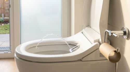 Toilettenpapier ade : warum Wasserstrahl-Toiletten 2026 den Badkomfort revolutionieren